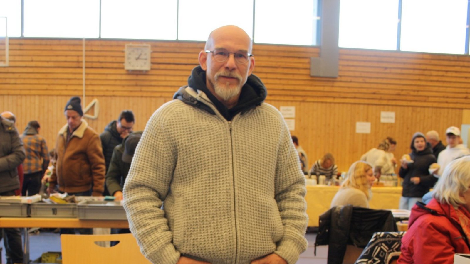 Jens Tremmel aus Ludwigsburg mit seiner bunten Sammlung. Foto: Mross Jens Tremmel aus Ludwigsburg mit seiner bunten Sammlung. Foto: Mross