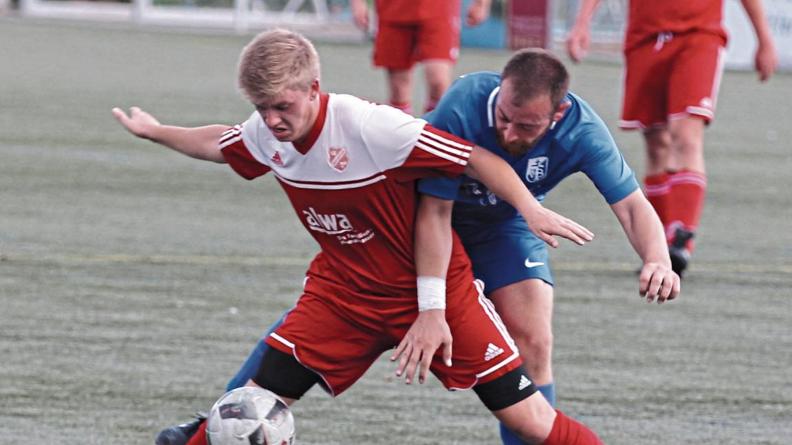 Tom Geisenberger (links), der hier den Ball gegen Panagiotis Papakonstantinu behauptet, war einer der Aktivposten bei der SGM. Foto: Nachreiner Tom Geisenberger (links), der hier den Ball gegen Panagiotis Papakonstantinu behauptet, war einer der Aktivposten bei der SGM. Foto: Nachreiner