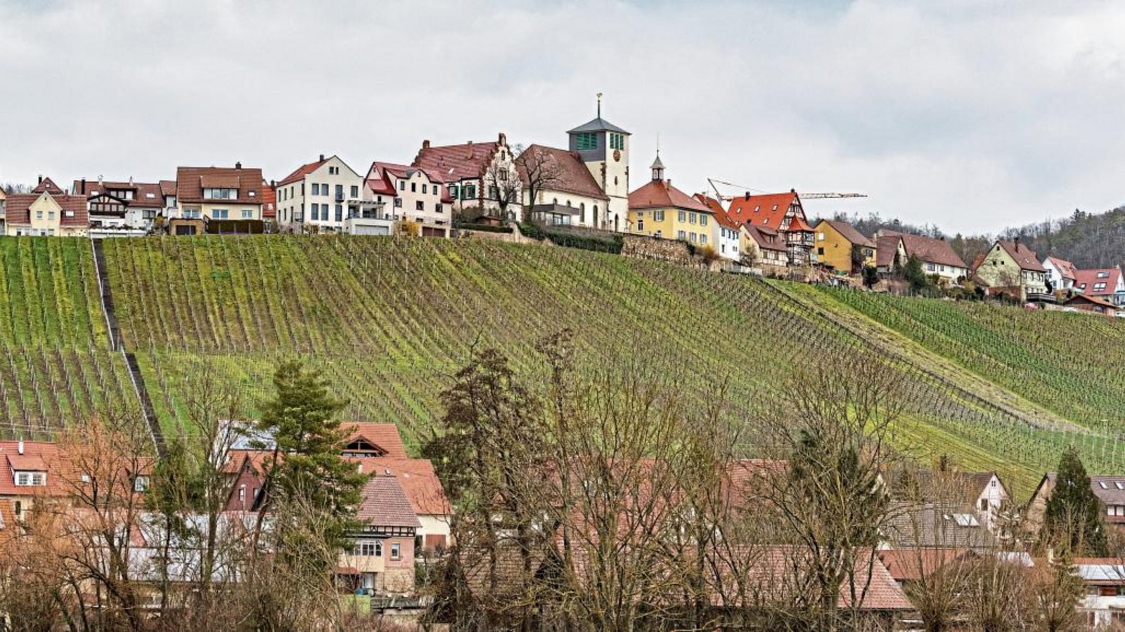 Das Gebiet Berg bildet die historische Ortsmitte Hohenhaslachs. Seit 2020 gilt für den Bereich Berg zwischen der Steige bis zum Panoramaweg eine Veränderungssperre. Der Gebäudebestand soll gesichert werden. Foto: Pangerl Das Gebiet Berg bildet die historische Ortsmitte Hohenhaslachs. Seit 2020 gilt für den Bereich Berg zwischen der Steige bis zum Panoramaweg eine Veränderungssperre. Der Gebäudebestand soll gesichert werden. Foto: Pangerl