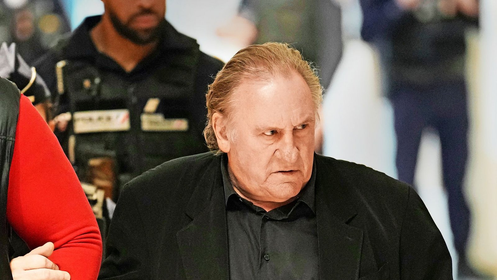 Gérard Depardieu beim Prozess vor dem Pariser Strafgericht. Der Urteilsverkündung blieb der Star fern.Foto: Aurelien Morissard/AP/dpa Gérard Depardieu beim Prozess vor dem Pariser Strafgericht. Der Urteilsverkündung blieb der Star fern.Foto: Aurelien Morissard/AP/dpa