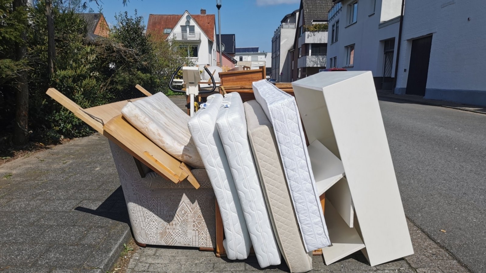 Die Sperrmüllabholung ist nur eine Option.Foto: A.Halff / shutterstock.com Die Sperrmüllabholung ist nur eine Option.Foto: A.Halff / shutterstock.com