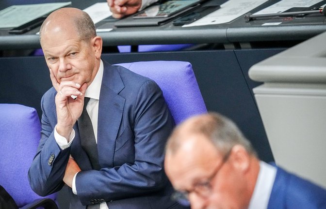 Kommen sie inhaltlich in der Asylfrage zusammen? Bundeskanzler Olaf Scholz und Unionsfraktionschef Friedrich Merz im Bundestag.<span class='image-autor'>Foto: Kay Nietfeld/dpa/Kay Nietfeld</span>