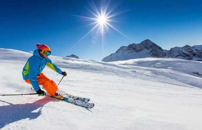Der Winter ist da und die ersten Skigebiete haben bereits ihre Pisten geöffnet. Wo man in Tirol aktuell schon Ski und Snowboard fahren kann.<span class='image-autor'>Foto: Lukas Gojda / Shutterstock.com</span>