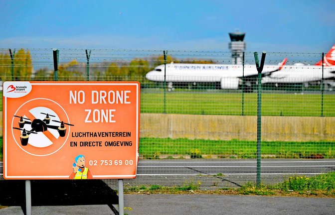 Eigentlich verboten – aber dennoch fliegen immer wieder Drohnen über dem Flughafen von Brüssel. Der Außenminister spricht inzwischen offen von „Spionageaktivitäten“ und verdächtigt Russland.<span class='image-autor'>Foto: AFP</span>