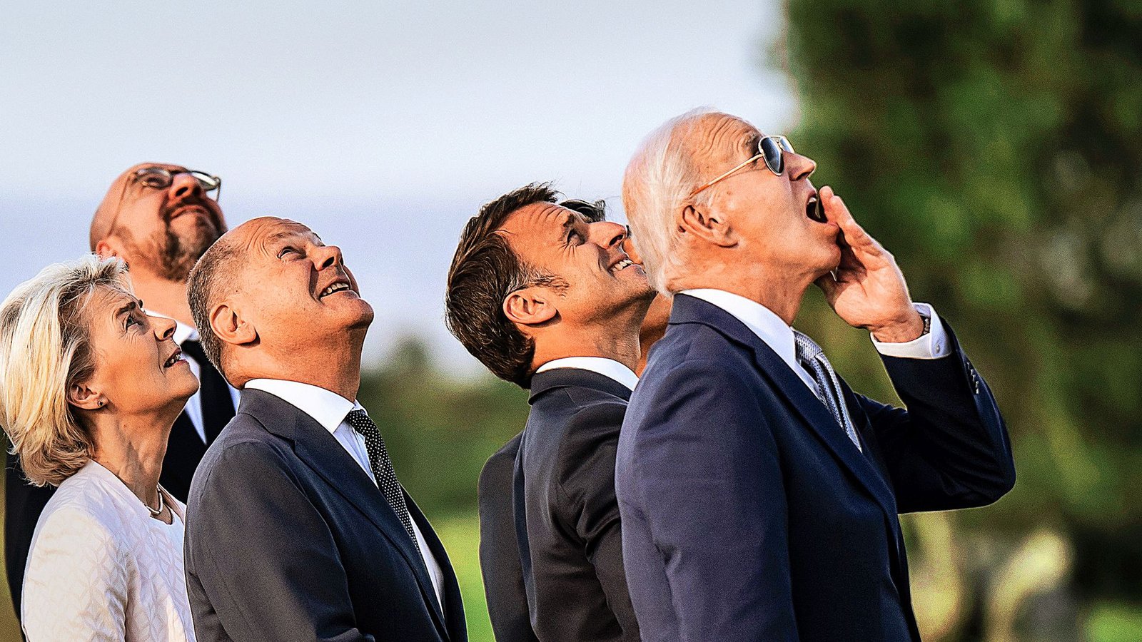 Kommt da was von oben auf uns zu? Olaf Scholz (2.v.li.) und Joe Biden (1.v.re.) sind sich einig. (Archivbild)Foto: dpa/Michael Kappeler