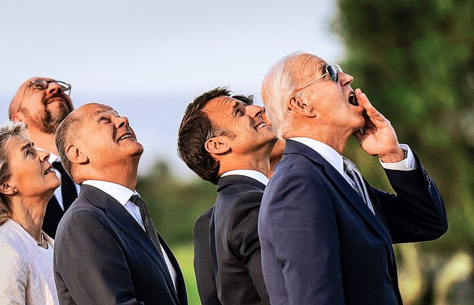 Kommt da was von oben auf uns zu? Olaf Scholz (2.v.li.) und Joe Biden (1.v.re.) sind sich einig. (Archivbild)<span class='image-autor'>Foto: dpa/Michael Kappeler</span>