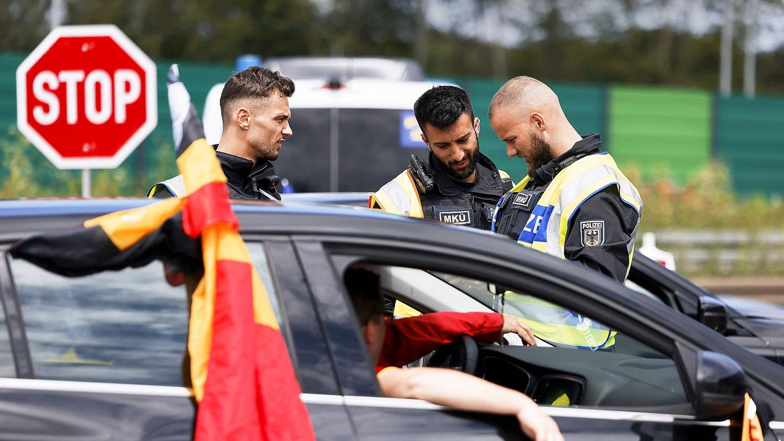 Während der EM kontrolliert die Bundespolizei alle deutschen Grenzen verstärkt.Foto: IMAGO/Panama Pictures//Christoph Hardt Während der EM kontrolliert die Bundespolizei alle deutschen Grenzen verstärkt.Foto: IMAGO/Panama Pictures//Christoph Hardt