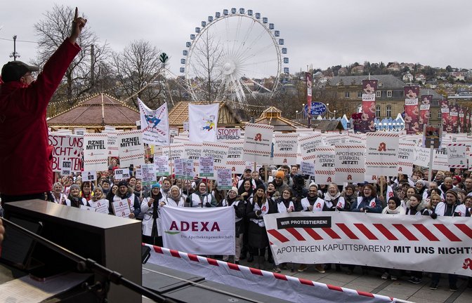Kundgebung beim Apothekerstreik auf dem Stuttgarter Schlossplatz am Mittwoch.<span class='image-autor'>Foto: Lichtgut/Leif Piechowski</span>
