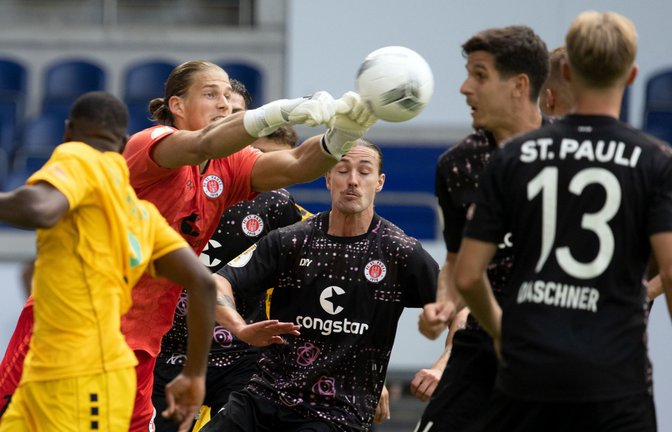 St. Pauli tat sich gegen seinen Kontrahenten SV Straelen schwer.<span class='image-autor'>Foto: dpa/Bernd Thissen</span>