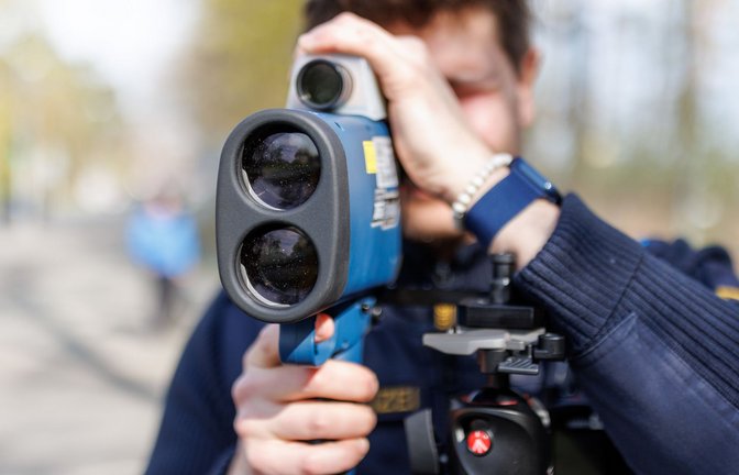 Die Laserpistole LTI 20/20 steht in der Kritik.<span class='image-autor'>Foto: dpa/Daniel Karmann</span>