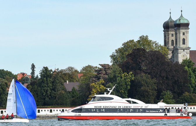 Der Bodensee bei Friedrichshafen. (Archivbild)<span class='image-autor'>Foto: dpa/Felix Kästle</span>