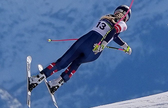 Der Moment, in dem das Unglück seinen Lauf nahm: Lindsey Vonn stürzt bei der Olympia-Abfahrt in Cortina d’Ampezzo.<span class='image-autor'>Foto: Jacquelyn Martin/AP/dpa</span>