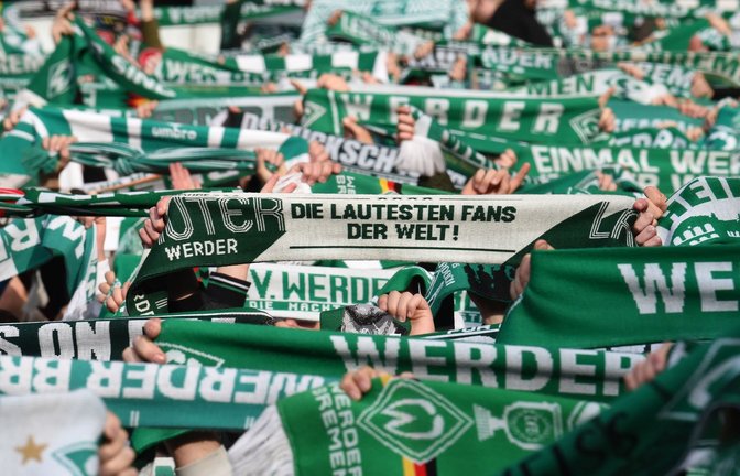 Die Werder-Fans hoffen auf den Aufstieg.<span class='image-autor'>Foto: Carmen Jaspersen/dpa</span>