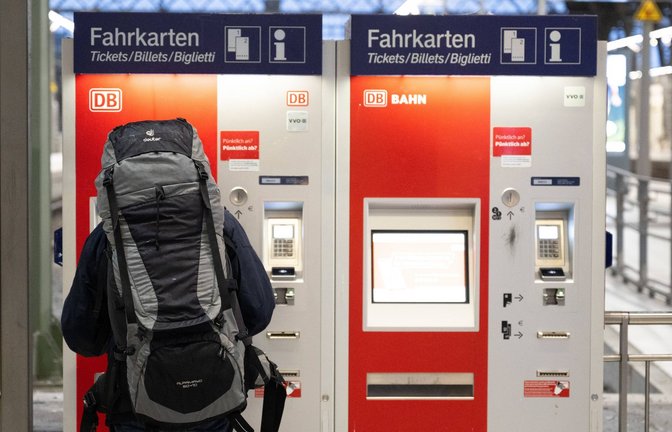 Bahnchefin Palla setzt ein Signal: Die Fahrpreise bleiben bis auf weiteres stabil. (Archivbild)<span class='image-autor'>Foto: Sebastian Kahnert/dpa</span>