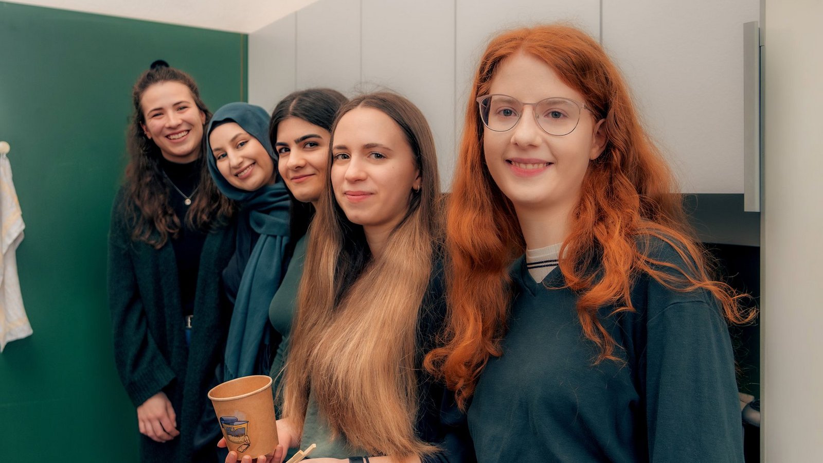 Das Team Edggy (von links): Cora Schmetzer, Lina Obeidat, Bahar Abrishamchi, Paulina Welzenbach und Alena FriesFoto: Universität Hohenheim/Oliver Reuther