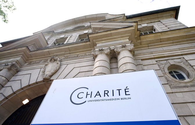 Der Eingang zum Campus Virchow Klinikum (Virchow-Krankenhaus) der Berliner Charité.<span class='image-autor'>Foto: Soeren Stache/dpa</span>