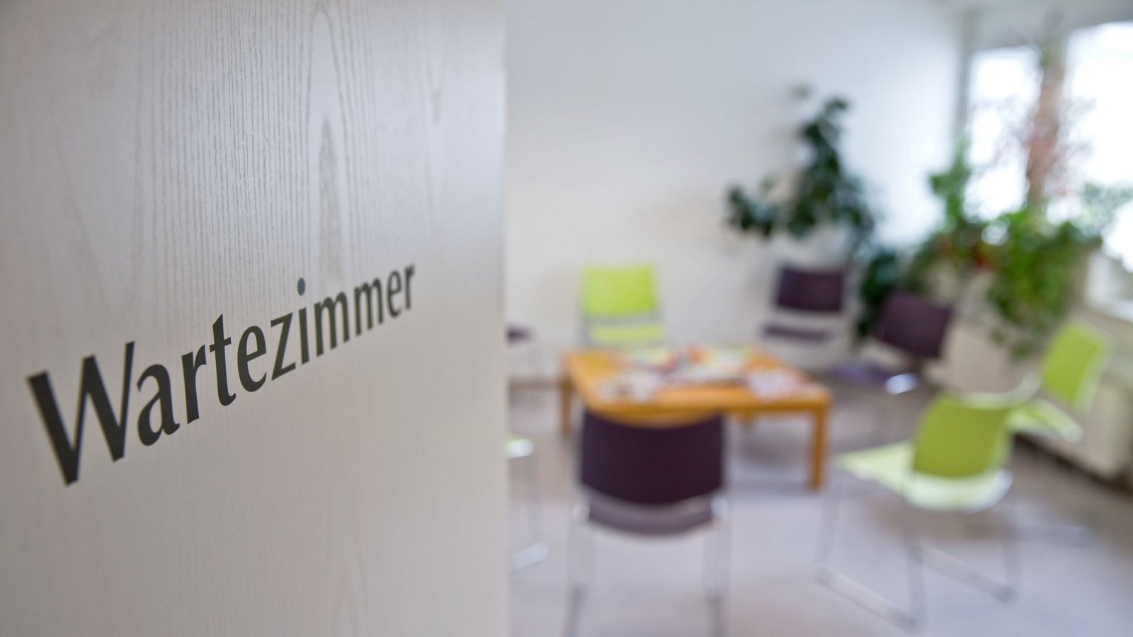 Gesetzlich oder privat? – beim Arztbesuch macht das oft einen Unterschied.Foto: picture alliance/dpa/Daniel Karmann Gesetzlich oder privat? – beim Arztbesuch macht das oft einen Unterschied.Foto: picture alliance/dpa/Daniel Karmann