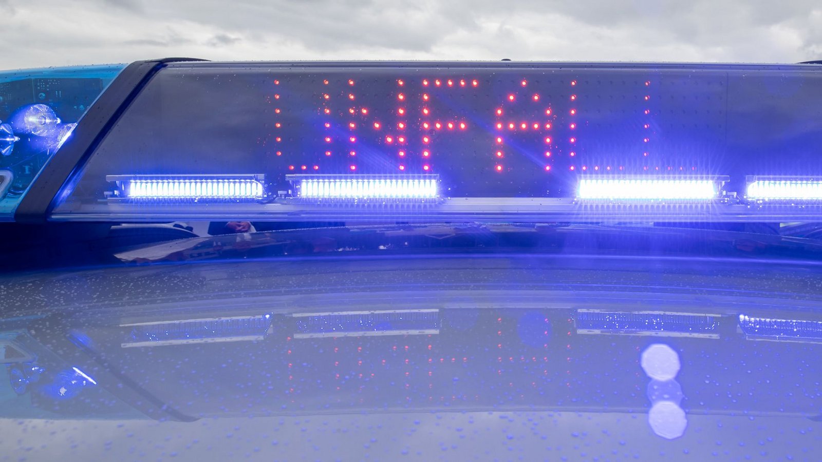 Auf der A8 bei Pforzheim ist es zu einem Unfall gekommen. (Symbolbild)Foto: dpa/Daniel Karmann Auf der A8 bei Pforzheim ist es zu einem Unfall gekommen. (Symbolbild)Foto: dpa/Daniel Karmann