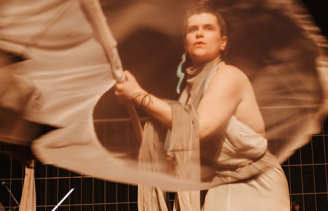 Auch das Citizen.Kane.Kollektiv, das sich jüngst in seinem Stück „Weiße Elefanten“ mit Theater-Zensur beschäftigte, muss um  Zuschüsse bangen.<span class='image-autor'>Foto: Iona Dutz</span>