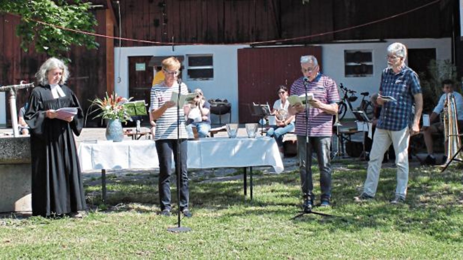Bei der Sprechmotette (v. li.) : Sigrid Telian, Christina Hähnle, Hans Bauer und Wilhelm Knab. Bei der Sprechmotette (v. li.) : Sigrid Telian, Christina Hähnle, Hans Bauer und Wilhelm Knab.