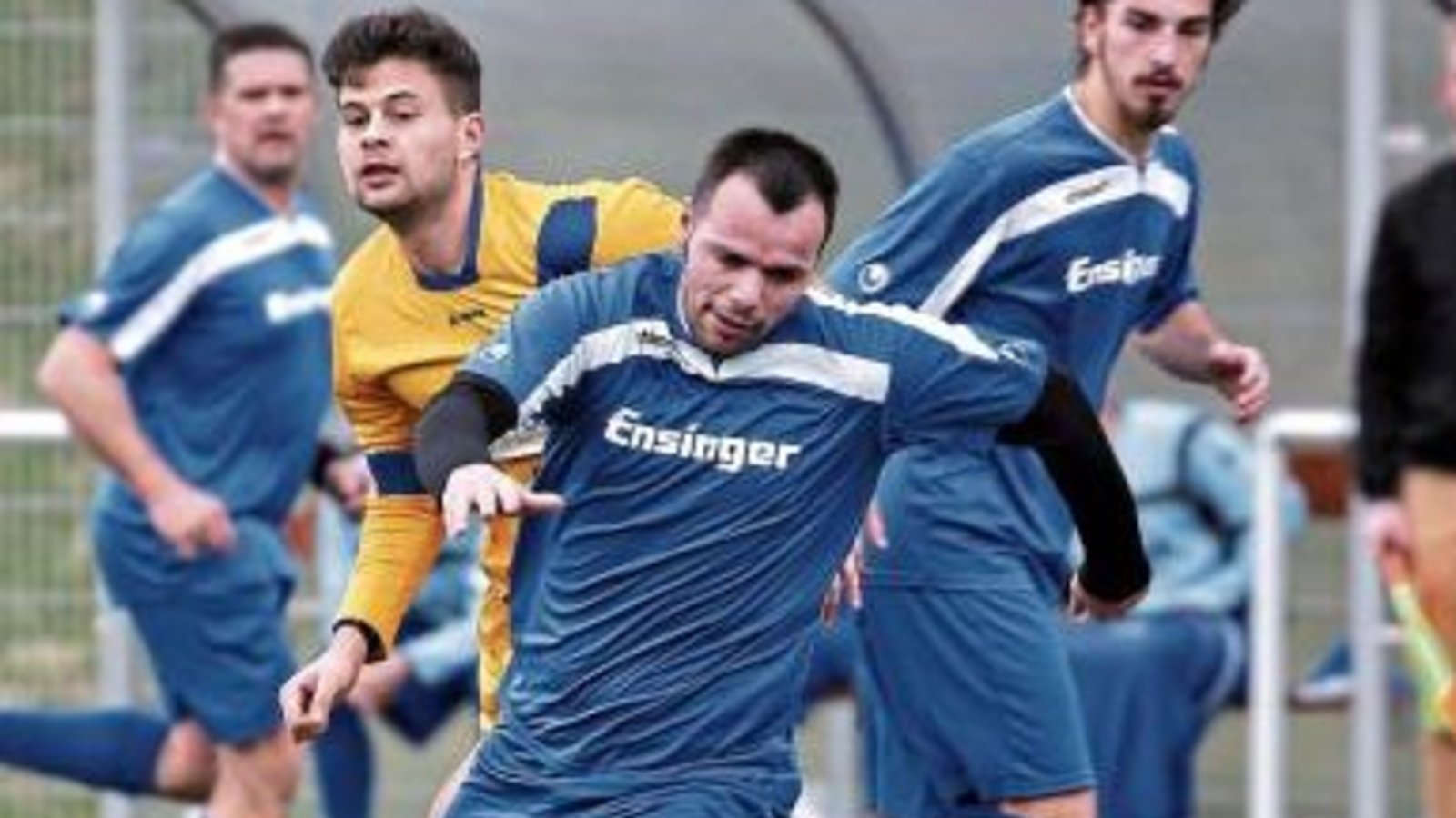 Kurz vor dem Corona-Lockdown hat der FC Gündelbach (vorne Pajtim Ajeti) zuletzt gegen Lomersheim II gespielt. Foto: Küppers
