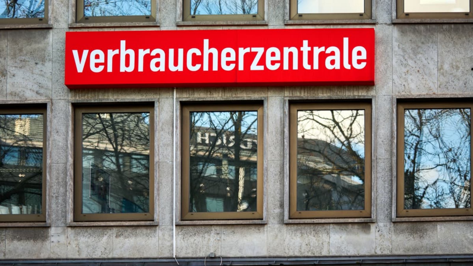Die Verbraucherzentrale Baden-Württemberg warnt vor gefälschten Mails von Steuerprogrammen (Archivfoto).IMAGO/Bihlmayerfotografie Die Verbraucherzentrale Baden-Württemberg warnt vor gefälschten Mails von Steuerprogrammen (Archivfoto).IMAGO/Bihlmayerfotografie