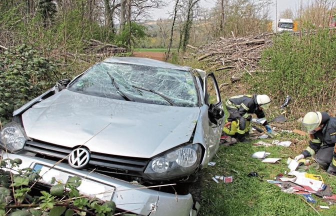 Der Fahrer des VW wurde bei dem Unfall schwer verletzt.  Foto: Banholzer
