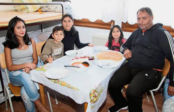 Bei Familie Ismailovic wird jeden Tag Brot gebacken und bei Besuchen die serbische Gastfreundschaft zelebriert. Foto: Gergen