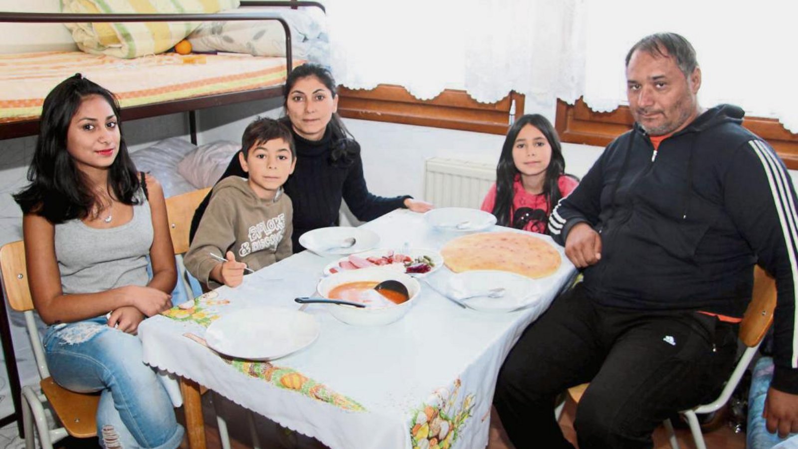 Bei Familie Ismailovic wird jeden Tag Brot gebacken und bei Besuchen die serbische Gastfreundschaft zelebriert. Foto: Gergen