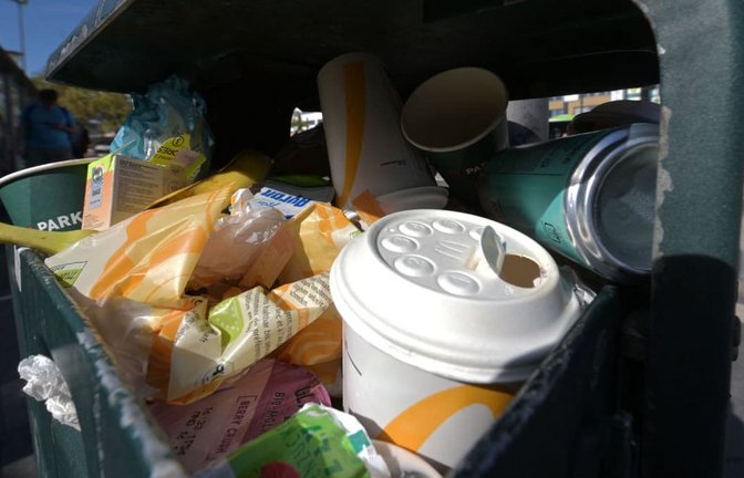 Freiburg entscheidet sich wahrschenilich am Dienstagabend für eine neue Form der Verpackungssteuer.<span class='image-autor'>Michael Bahlo/dpa</span>
