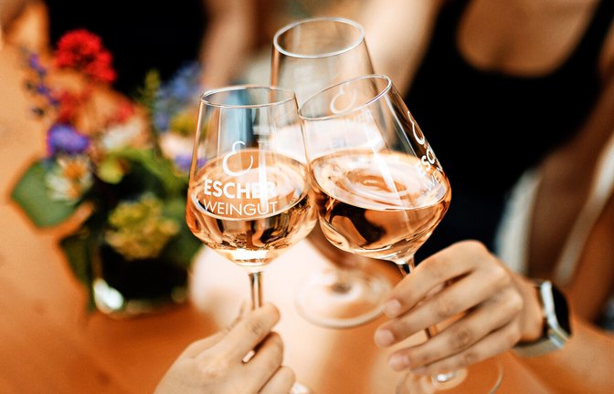 Die Eschers haben das Weindorf bislang nur mit Wein beliefert, nun schenken sie ihre Tropfen auch selbst aus.<span class='image-autor'>Foto: Weingut Escher</span>
