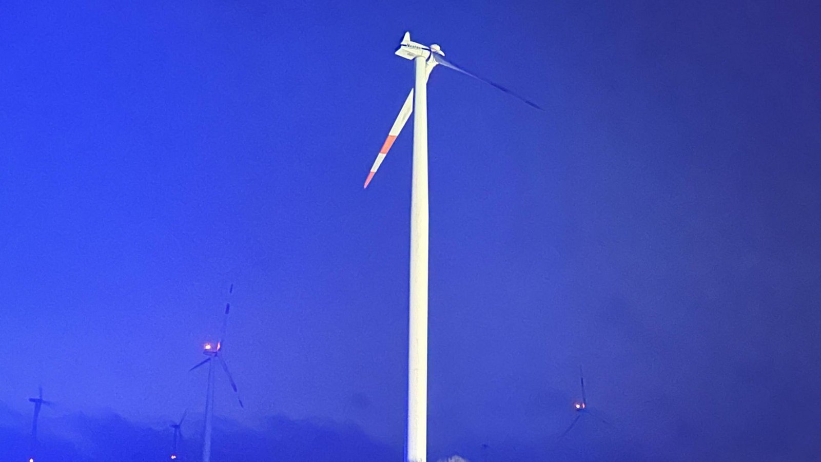 Einer der Flügel des Windrads stürzte am Donnerstagnachmittag zu Boden.Foto: 7aktuell.de/ 7aktuell/7aktuell.de | 7aktuell