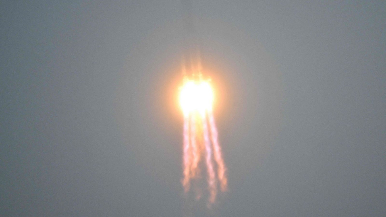 Eine Rakete vom Typ „Langer Marsch-5 Y8“ hob am Freitag vom Weltraumbahnhof Wenchang auf der südchinesischen Tropeninsel Hainan ab.Foto: AFP/HECTOR RETAMAL