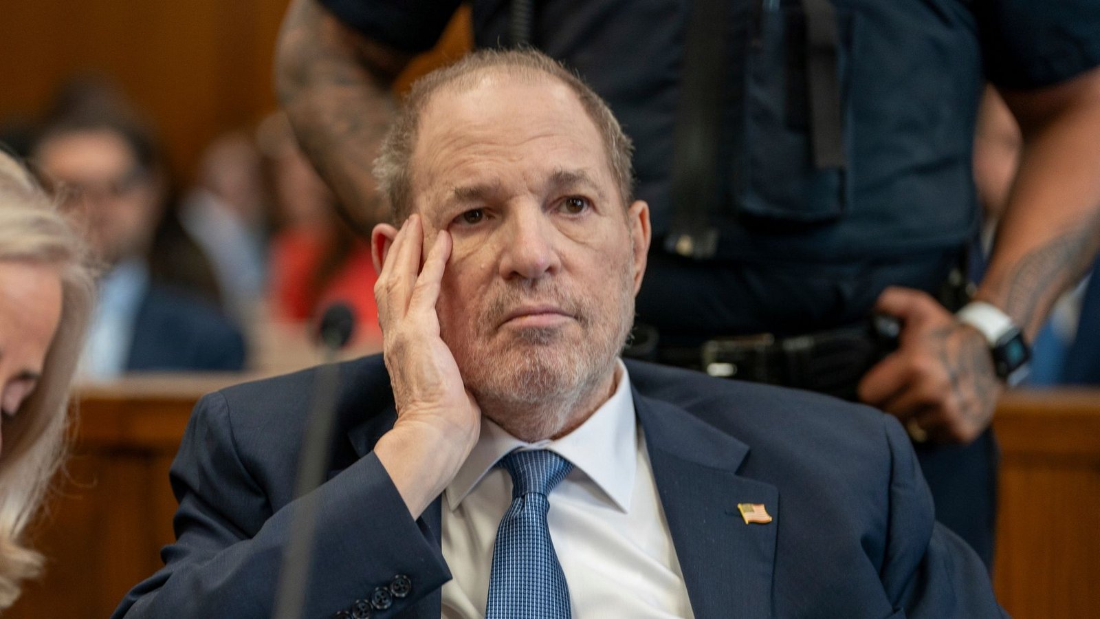 Harvey Weinstein war gestern zum ersten Mal wieder in einem New Yorker Gerichtssaal, seit seine Verurteilung wegen Vergewaltigung im Jahr 2020.Foto: David Dee Delgado/POOL Reuters/AP