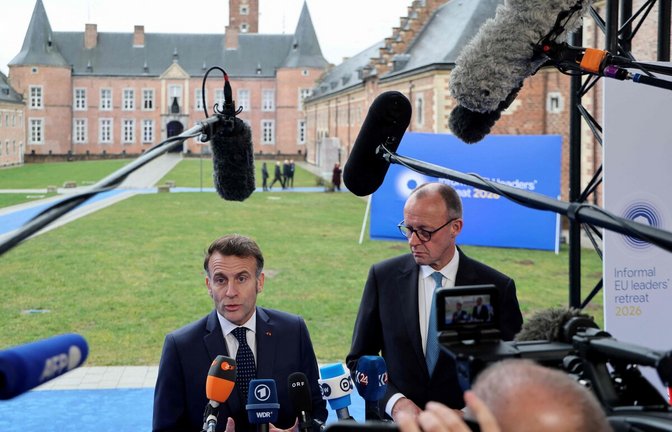 Frankreichs Präsident Macron (links) und Kanzler Merz suchen auf dem EU-Gipfel in Alden Biesen nach Wegen, die EU wieder auf Wachstumskurs zu bringen.<span class='image-autor'>Foto: AFP</span>