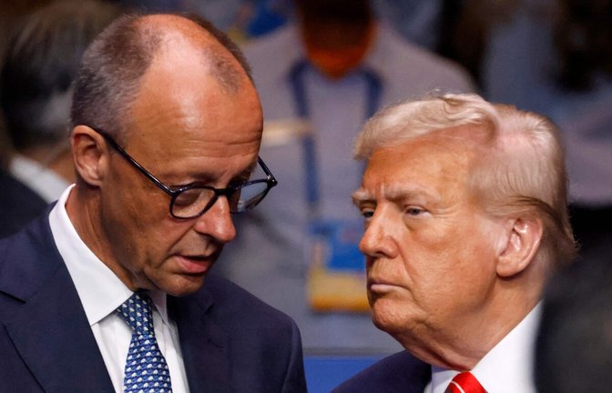 Bundeskanzler Friedrich Merz (li.) im Gespräch mit dem amerikanischen Präsidenten Donald Trump<span class='image-autor'>Foto: AFP</span>