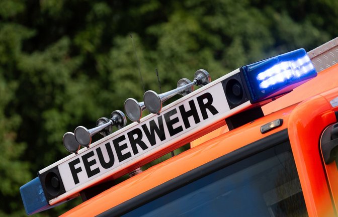 Die Feuerwehr war mit vier Fahrzeugen und 21 Einsatzkräften vor Ort. (Symbolbild)<span class='image-autor'>Foto: dpa/Marijan Murat</span>