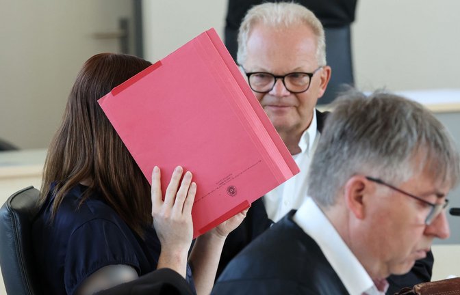 Die wegen Mordes an dem achtjährigen Fabian angeklagte Frau schweigt bislang zu den Vorwürfen.<span class='image-autor'>Foto: Bernd Wüstneck/dpa</span>