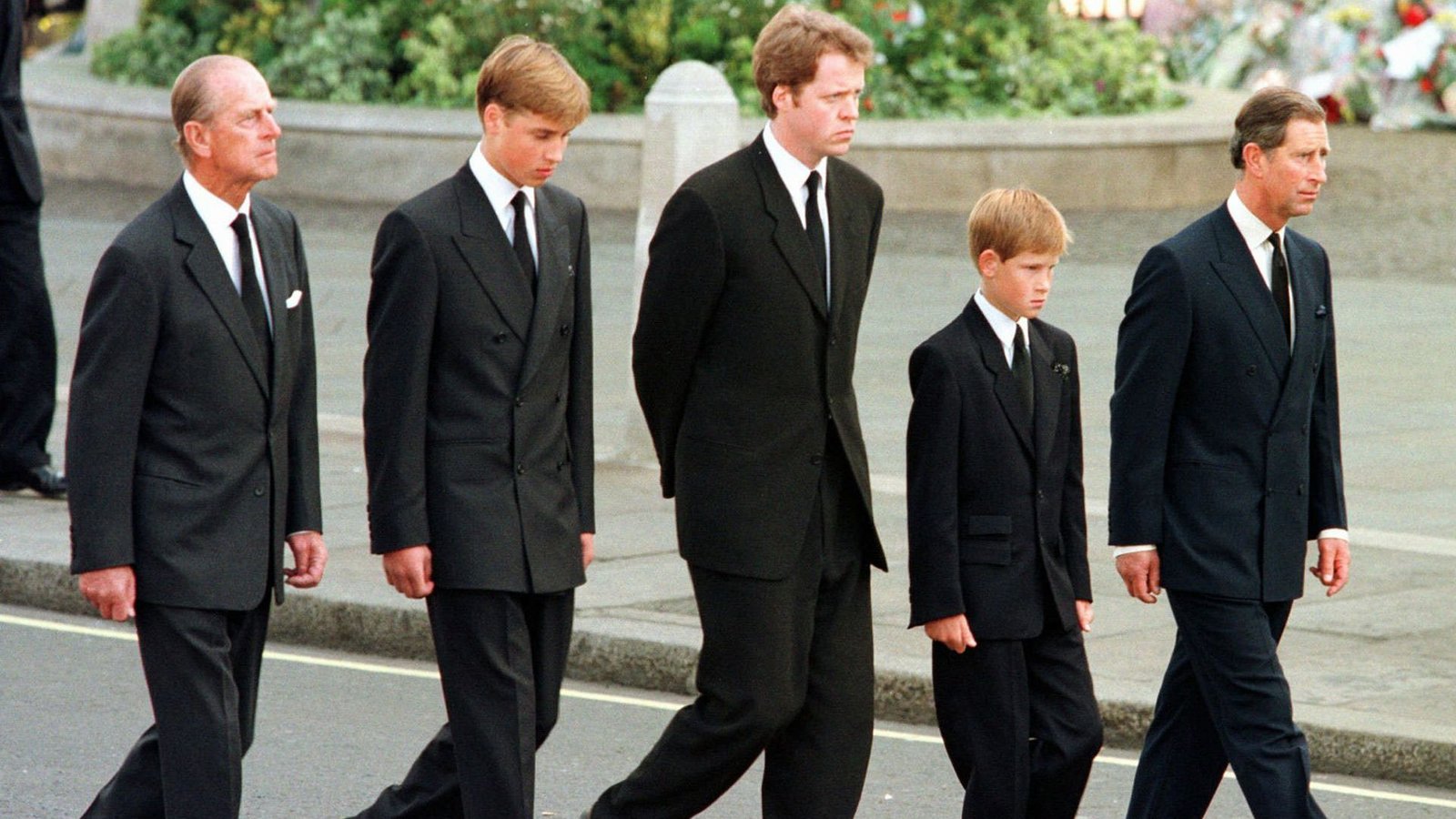 Ganz Großbritannien sorgt sich um die jungen Prinzen. Wie es in den Jungen nach dem Tod ihrer geliebten Mutter aussieht, weiß kaum jemand.Foto: dpa/Jeff J Mitchell