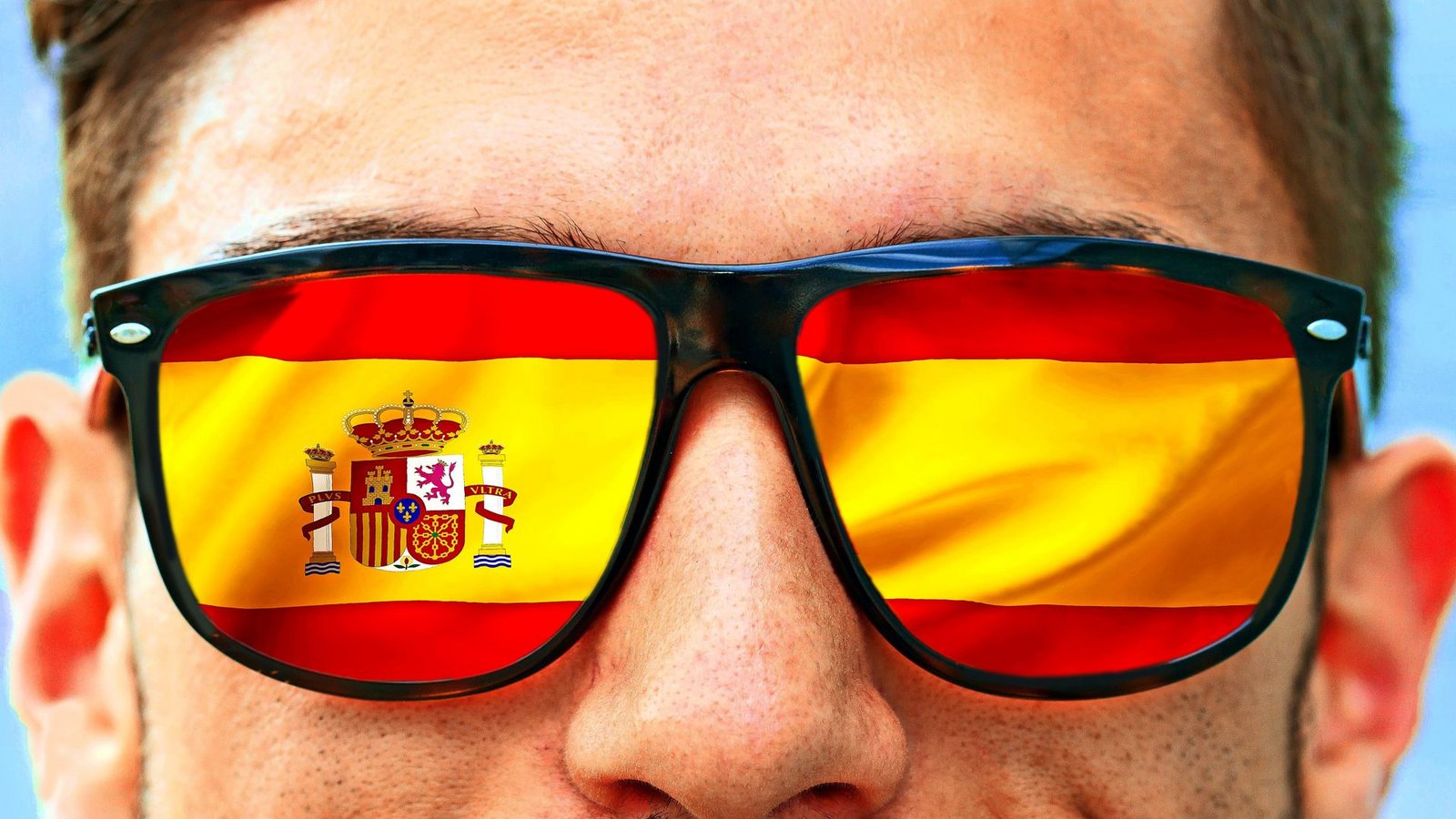 Spanien im Blick: Viele deutsche Auswanderer zieht es in den sonnigen Süden.Foto: Jürgen Fälchle - stock.adobe.comFotos: Adobe Stock/Jürgen Fälchle, Rumana, Montage: Volker Detsch Spanien im Blick: Viele deutsche Auswanderer zieht es in den sonnigen Süden.Foto: Jürgen Fälchle - stock.adobe.comFotos: Adobe Stock/Jürgen Fälchle, Rumana, Montage: Volker Detsch