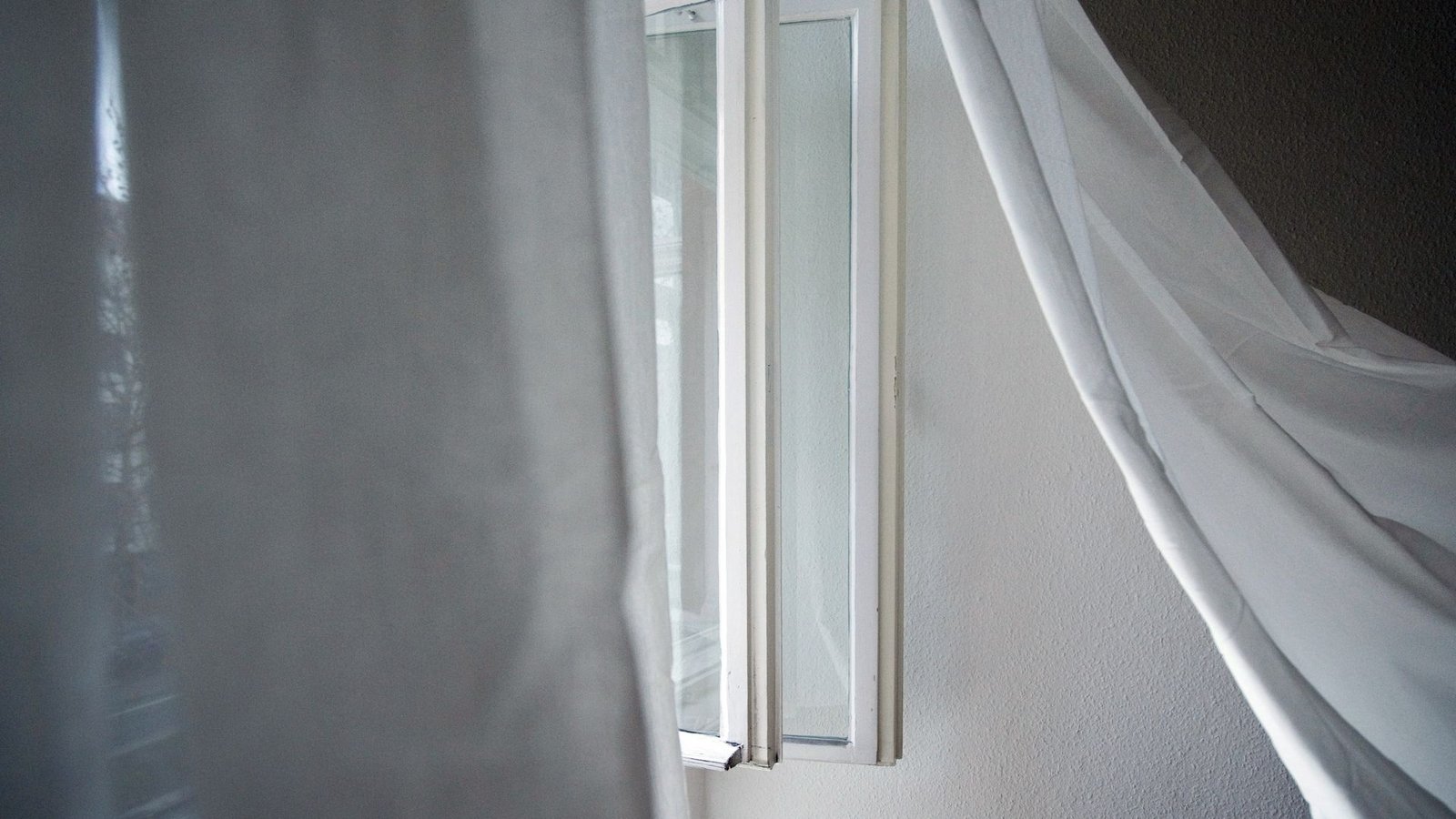 Auf oder zu – wie bleibt die Hitze draußen? (Symbolbild)Foto: picture alliance/dpa/dpa-tmn Auf oder zu – wie bleibt die Hitze draußen? (Symbolbild)Foto: picture alliance/dpa/dpa-tmn