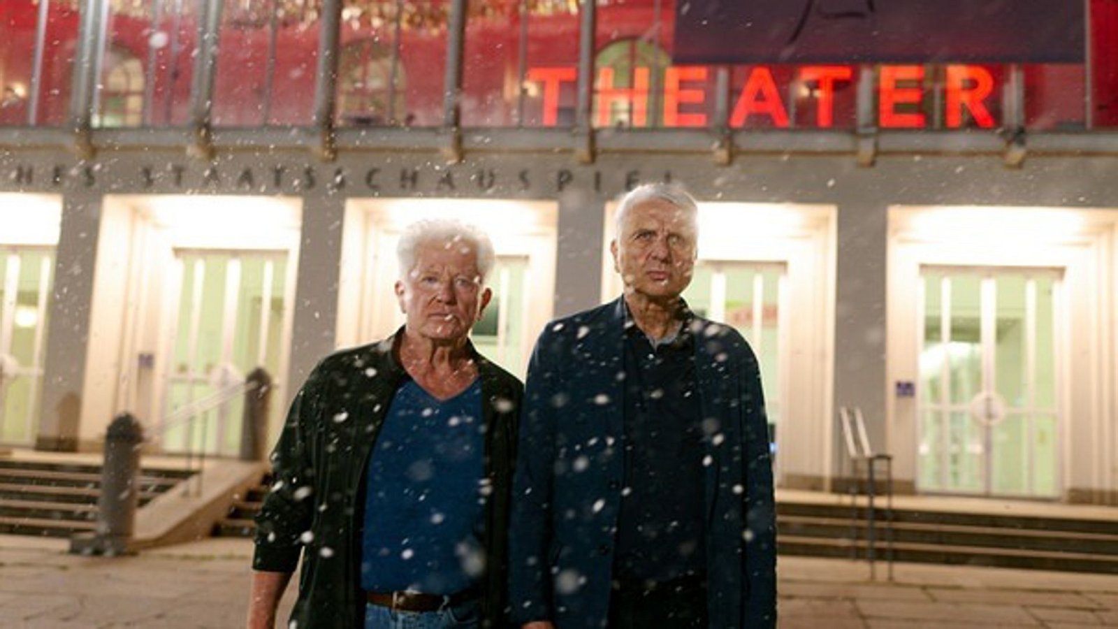 Ein bisschen Surrealität am Ende: Es schneit im Münchner Hochsommer.Foto: Bild: BR/Claussen+Putz Filmproduktion GmbH/Walter Wehner