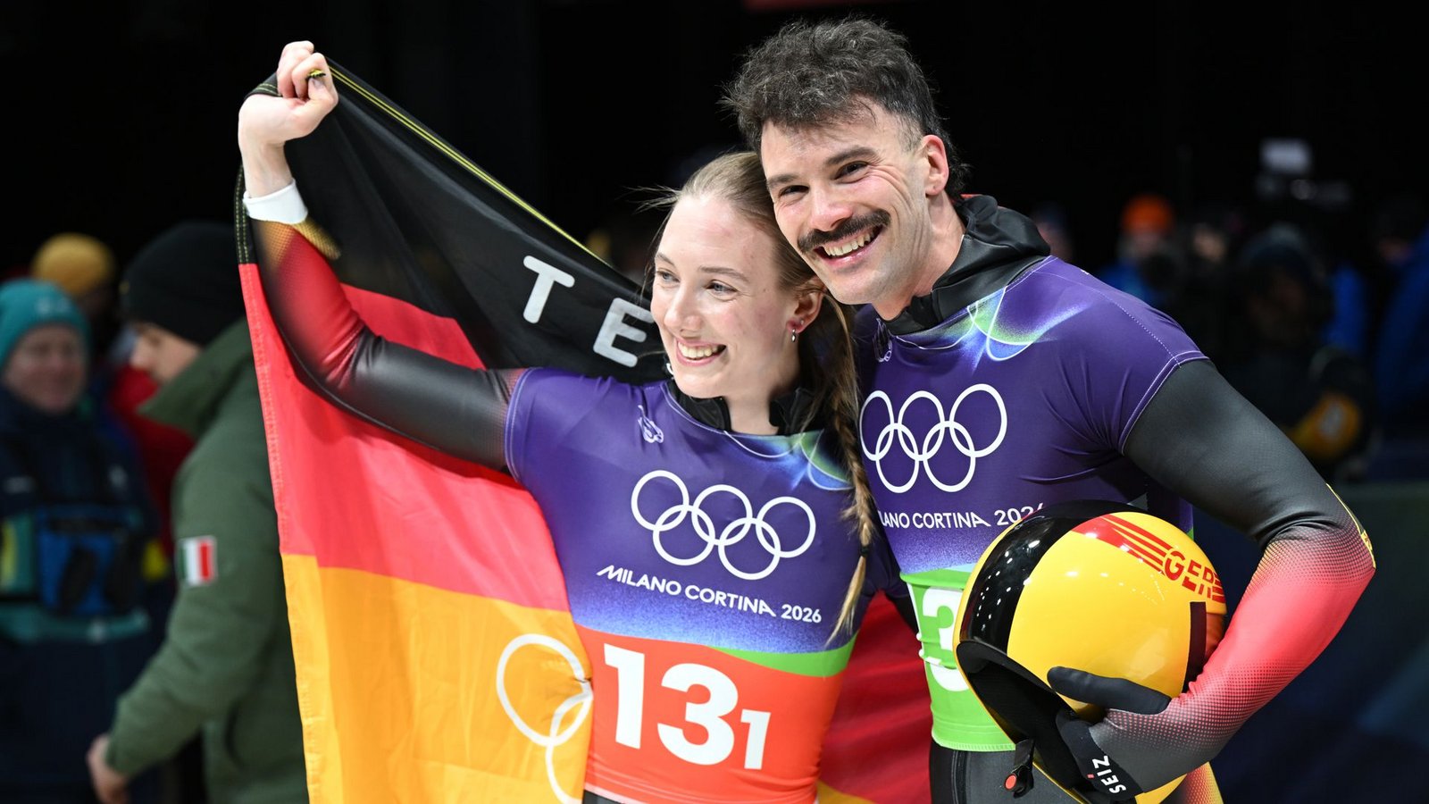 Susanne Kreher und Axel Jungk holten sich die Silbermedaille.Foto: Robert Michael/dpa