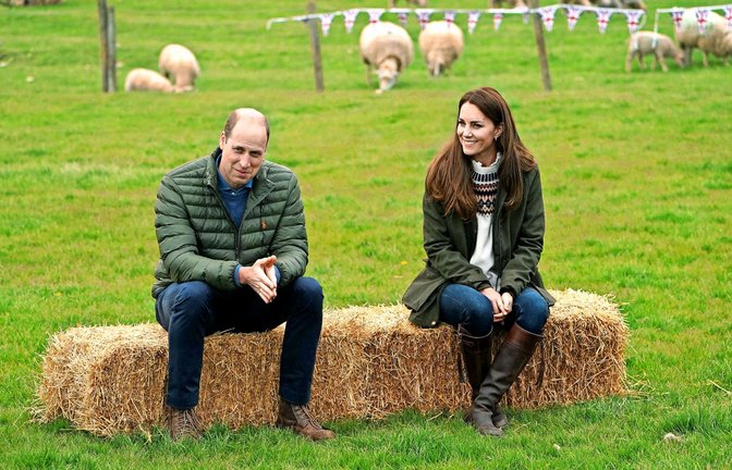 Geben sich naturverbunden: Prinz William und Kate Middleton, hier bei einem Besuch einer Farm in Darlington.<span class='image-autor'>Foto: imago images</span>