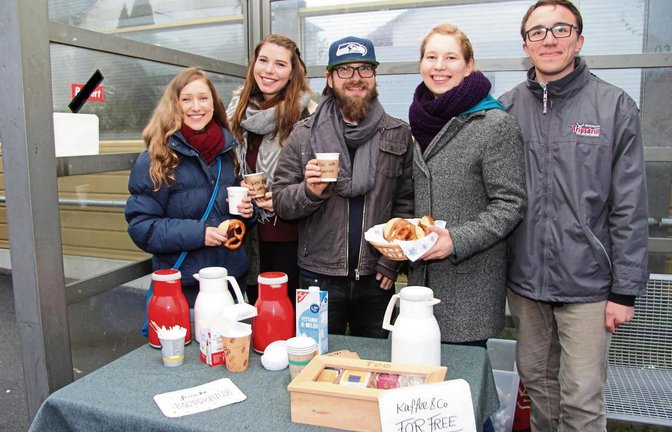 Lisa Haiber, Julia Stürmer, Johannes Abele, Lena Kretschmer und René Decker (von links) wollen mit ihrer Aktion den Mitmenschen etwas Gutes tun.  Foto: Banholzer