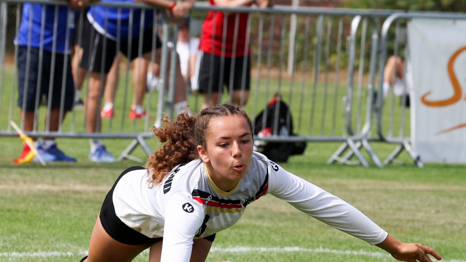 Leoni Modenese spielt am Wochenende mit den Faustballerinnen des TSV Pfungstadt um die deutsche Meisterschaft. Foto: Uwe Spille/Deutsche Faustball Liga