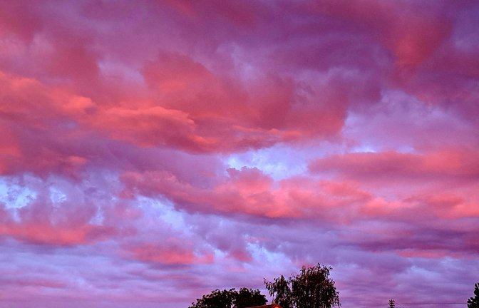 Der Abendhimmel am Sonntag – hier ein Foto von Ursula Sonntag aus Hochdorf.