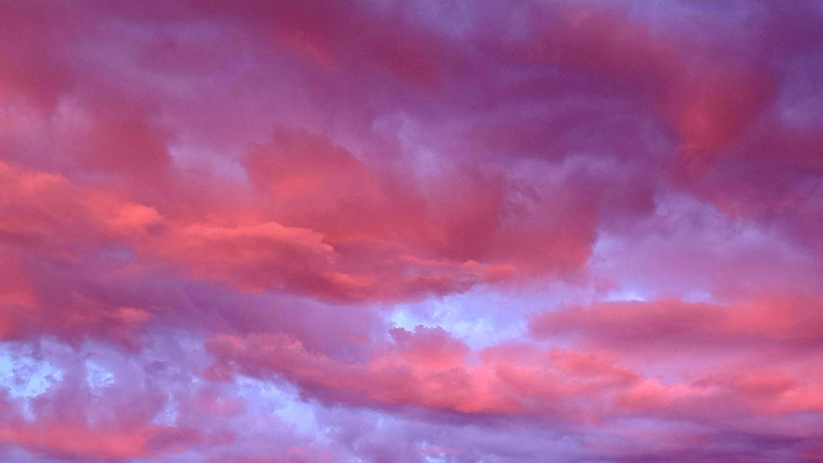 Der Abendhimmel am Sonntag – hier ein Foto von Ursula Sonntag aus Hochdorf.