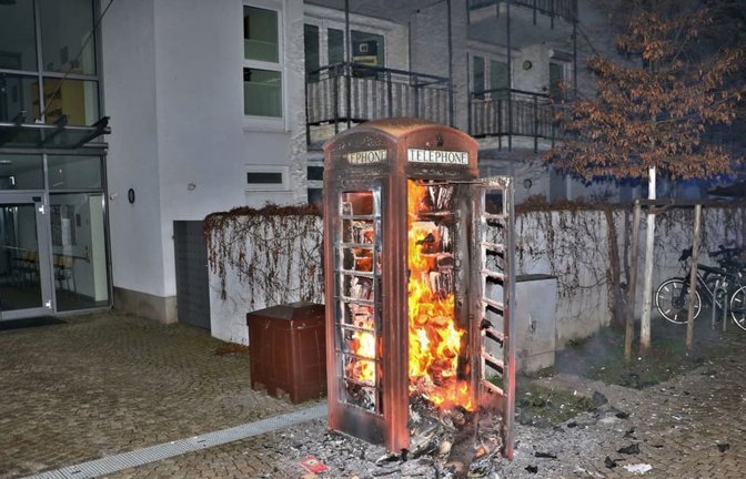 Als ein besonders drastisches Beispiel für Vandalismus erinnerte der Rathauschef an den Brandanschlag auf die englische Telefonzelle auf dem Gerlinger Europaplatz.<span class='image-autor'>KS-Images.de</span>