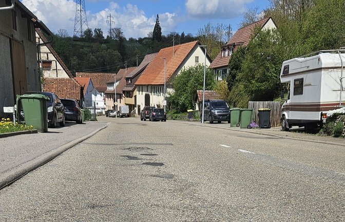 Die Rieter Ortsdurchfahrt und in der Verlängerung die Straße nach Hochdorf könnten im Zuge des neuen Kreisstraßenprogramms ausgebaut werden. <span class='image-autor'>Foto: Rieger</span>